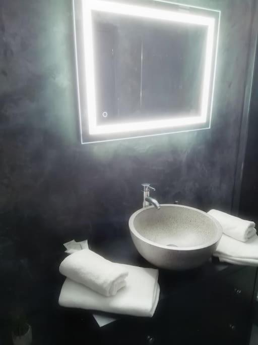 Appartement Avec Sauna Et Balneo Privatifs -Troyes Centre Buitenkant foto